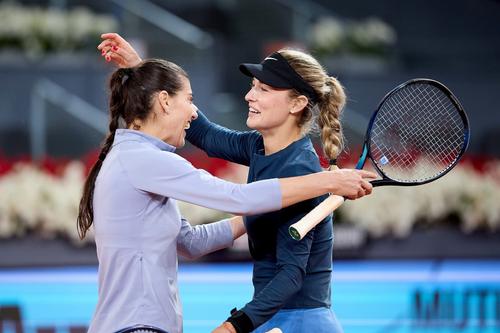 Sorana Cîrstea și Anna Kalinskaya după victoria din semifinale