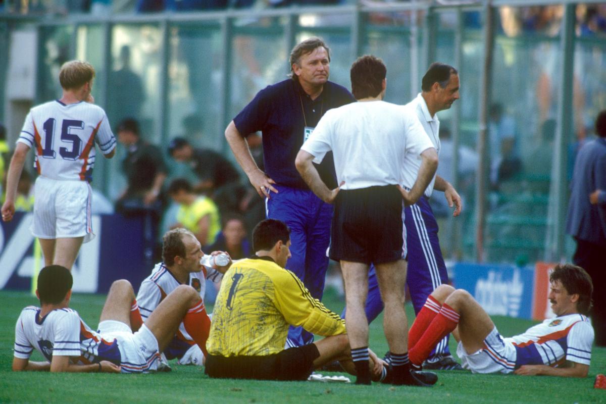 20 de nopți nedormite: din bețiv și ignorant a devenit un antrenor de legendă! + Cele 11 sticle de whisky băute înaintea „sferturilor” din Italia '90