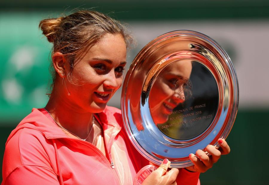 Paula Badosa cu trofeul de campioană la Roland Garros junioare în 2015 Foto: Guliver/GettyImages Paula Badosa și momentele de îngâmfare din carieră: „În acel moment credeam că sunt Dumnezeu”