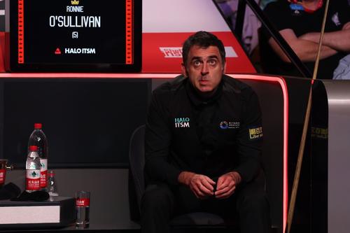 Ronnie O'Sullivan în timpul semifinalei CM 2025 Foto: Guliver/GettyImages
