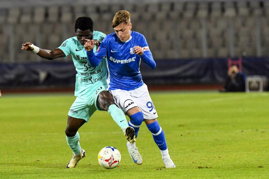 Luca Băsceanu (dreapta) a debutat în acest sezon la seniori. N-are cotă încă pe Transfermarkt FCSB îl ascultă pe Hagi: transferul s-ar putea face la vară