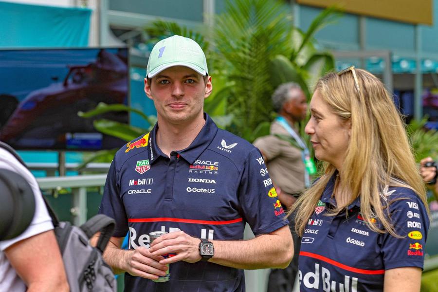 Max Verstappen, pe circuitul din Miami/ foto: Imago Images Max Verstappen, iertat de comisarii Formula 1 pentru a doua oară » Ce a făcut la Miami