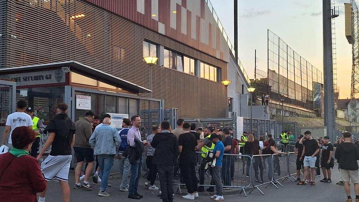 Imagini de la porți înainte de CFR - U Cluj