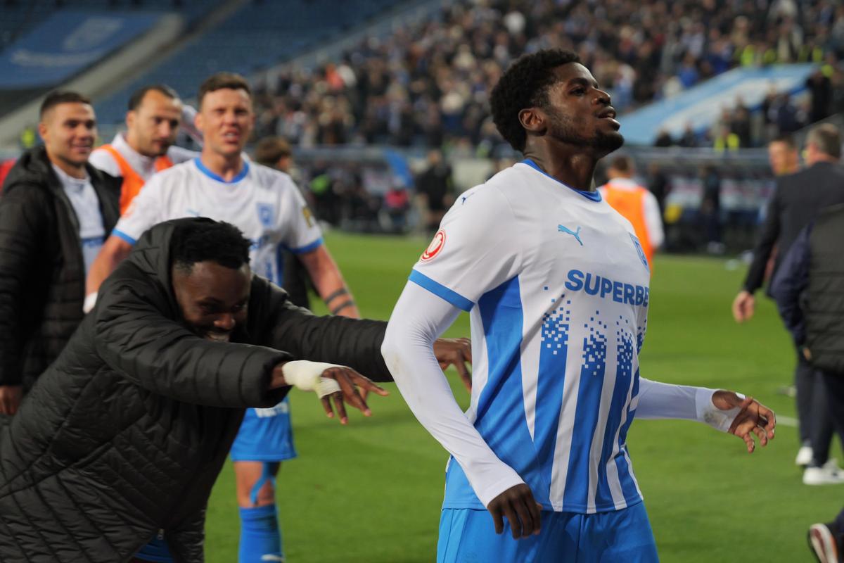 Regele Leu » Nsimba a reușit un gol cât un titlu, cu ajutorul arbitrilor, iar Craiova a răpus-o în ultima clipă pe Dinamo! Clasamentul