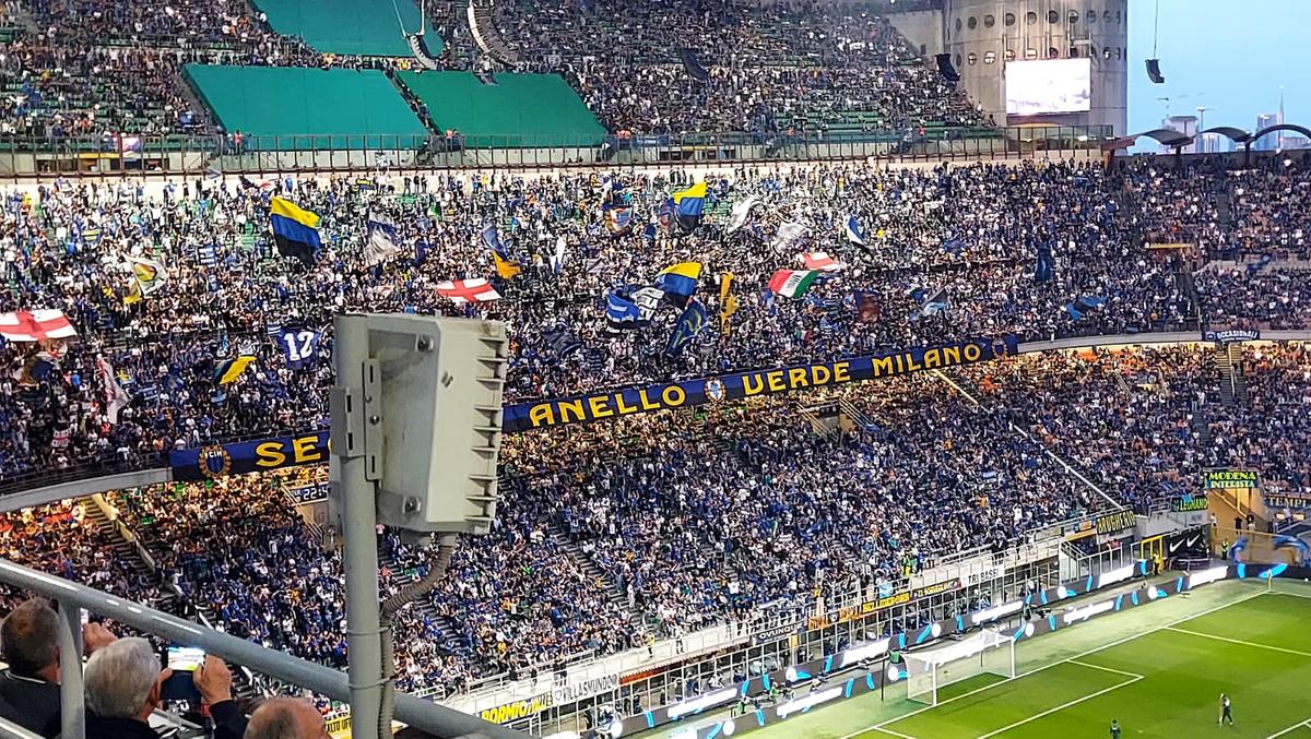 Fanii lui Inter au ieșit în Piața Domului să sărbătorească titlul