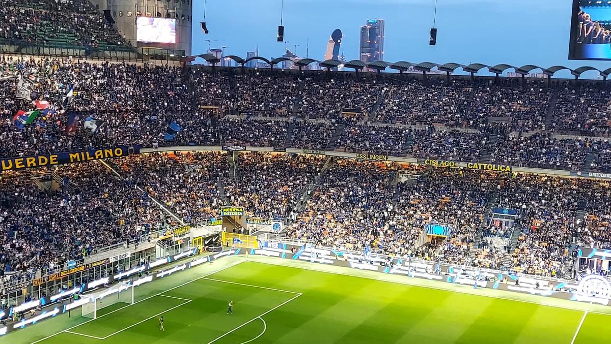 Fanii lui Inter au ieșit în Piața Domului să sărbătorească titlul