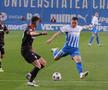 Carlos Mora, Daniel Armstrong în Universitatea Craiova - Dinamo, în etapa a 7-a din play-off // foto: Andrei Furnigă (GSP.ro)
