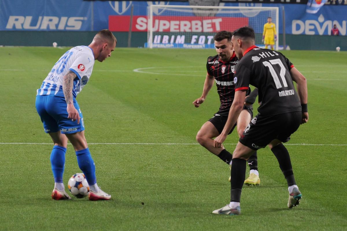 Regele Leu » Nsimba a reușit un gol cât un titlu, cu ajutorul arbitrilor, iar Craiova a răpus-o în ultima clipă pe Dinamo! Clasamentul