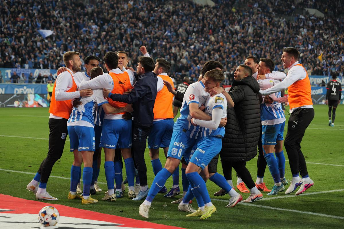 Regele Leu » Nsimba a reușit un gol cât un titlu, cu ajutorul arbitrilor, iar Craiova a răpus-o în ultima clipă pe Dinamo! Clasamentul