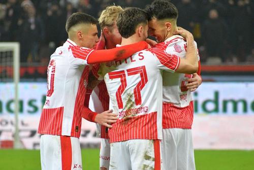 Cătălin Cîrjan (stânga), preferatul lui Dorin Mateuț de la Dinamo // FOTO: Facebook @Radio Dinamo 1948