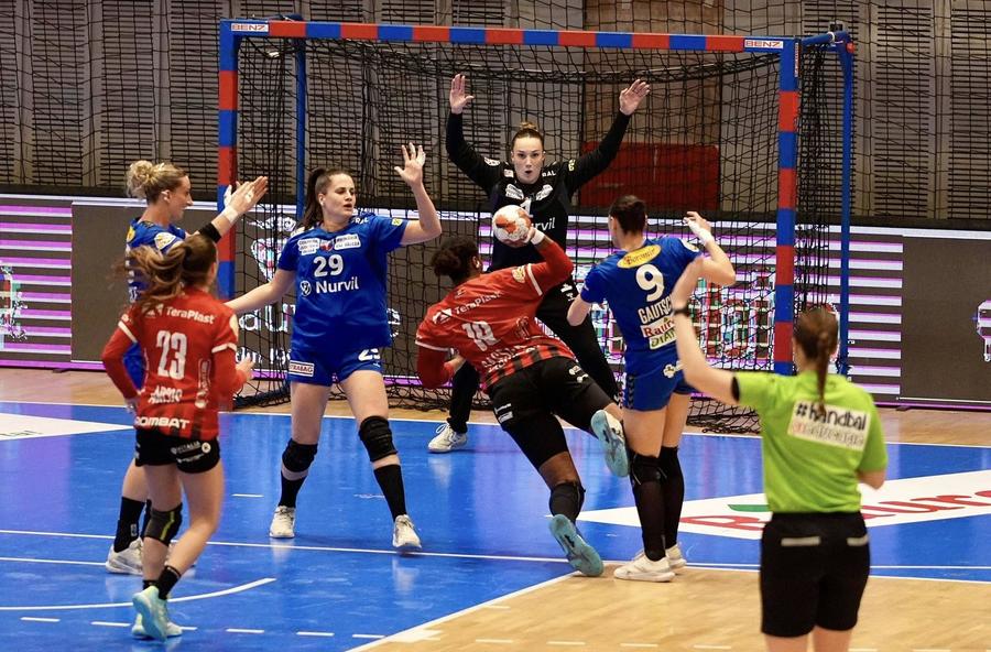 Quiniou, portarul lui SCM Rm. Vâlcea, omul primei reprize Condusă cu 7 goluri la Vâlcea, Gloria Bistrița a reușit revenirea de titlu în „Liga Florilor” » Cum devine matematic campioană