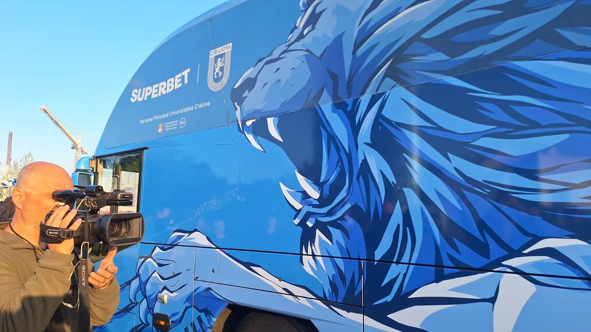 Atmosfera creată de suporterii olteni înainte de Universitatea Craiova - Dinamo
