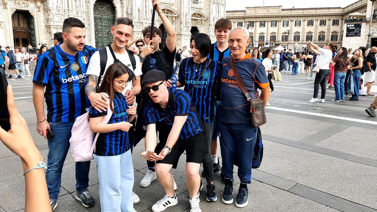 Fanii lui Inter au ieșit în Piața Domului să sărbătorească titlul