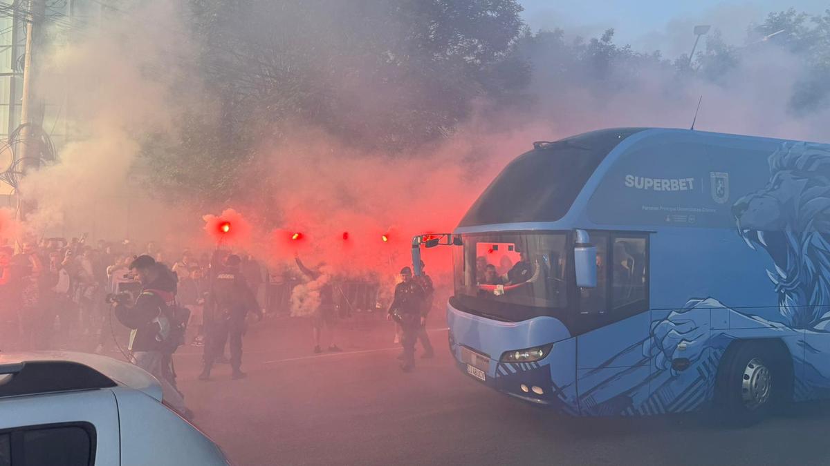 Atmosfera creată de suporterii olteni înainte de Universitatea Craiova - Dinamo
