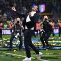 Chivu celebrând primul lui titlu ca antrenor cu Inter.