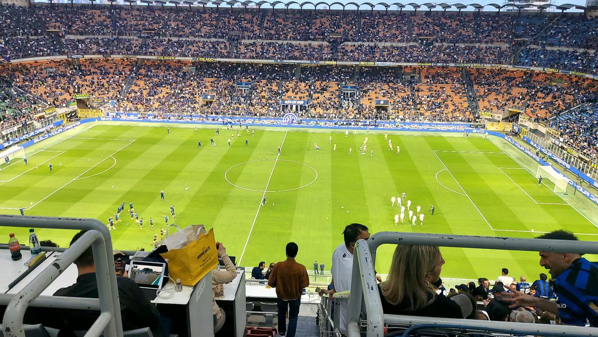 Fanii lui Inter au ieșit în Piața Domului să sărbătorească titlul