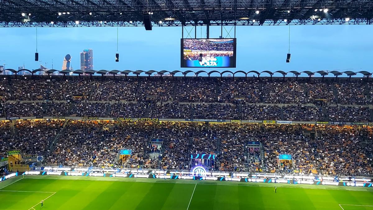 Fanii lui Inter au ieșit în Piața Domului să sărbătorească titlul