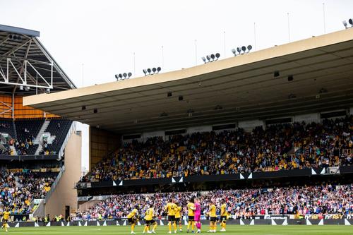 O bucată de metal a căzut de pe acoperișul stadionului lui Wolverhampton / foto: Imago Images