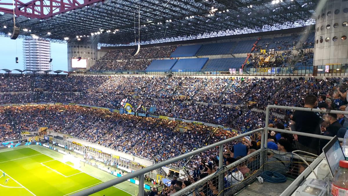 Fanii lui Inter au ieșit în Piața Domului să sărbătorească titlul