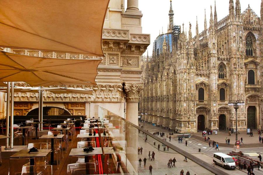 Terazza Duomo 21 este amplasată în partea stângă a intrarii în Galeria Vittorio Emanuele II Inter pregătește o sărbătoare cum nu s-a mai văzut » Unde va petrece Chivu titlul cu numărul 21