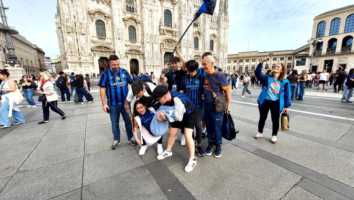 Fanii lui Inter au ieșit în Piața Domului să sărbătorească titlul