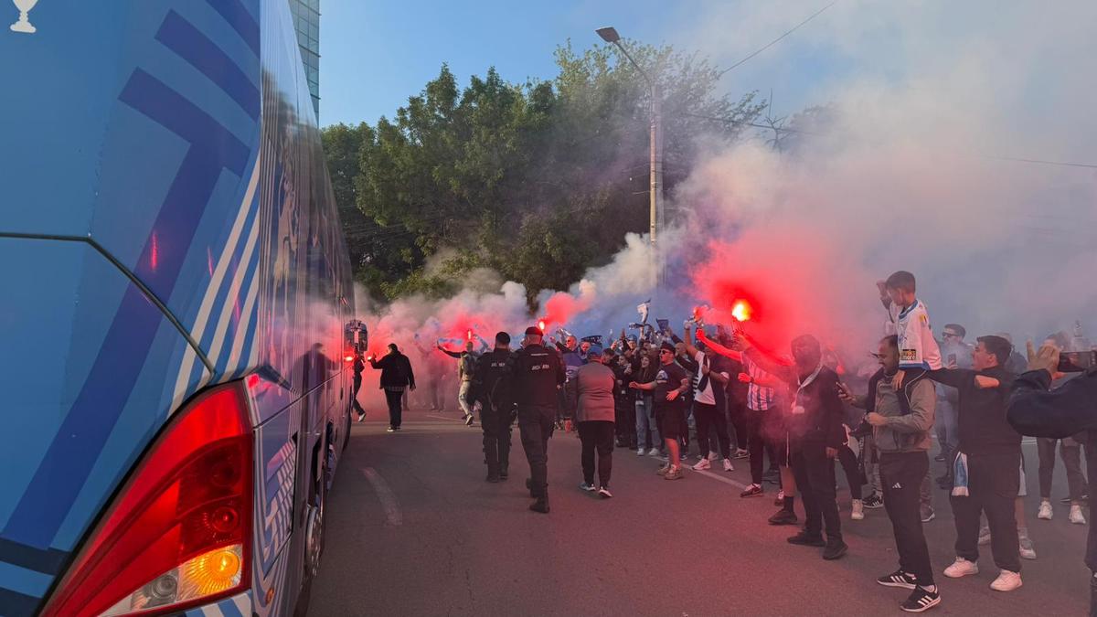 Atmosfera creată de suporterii olteni înainte de Universitatea Craiova - Dinamo