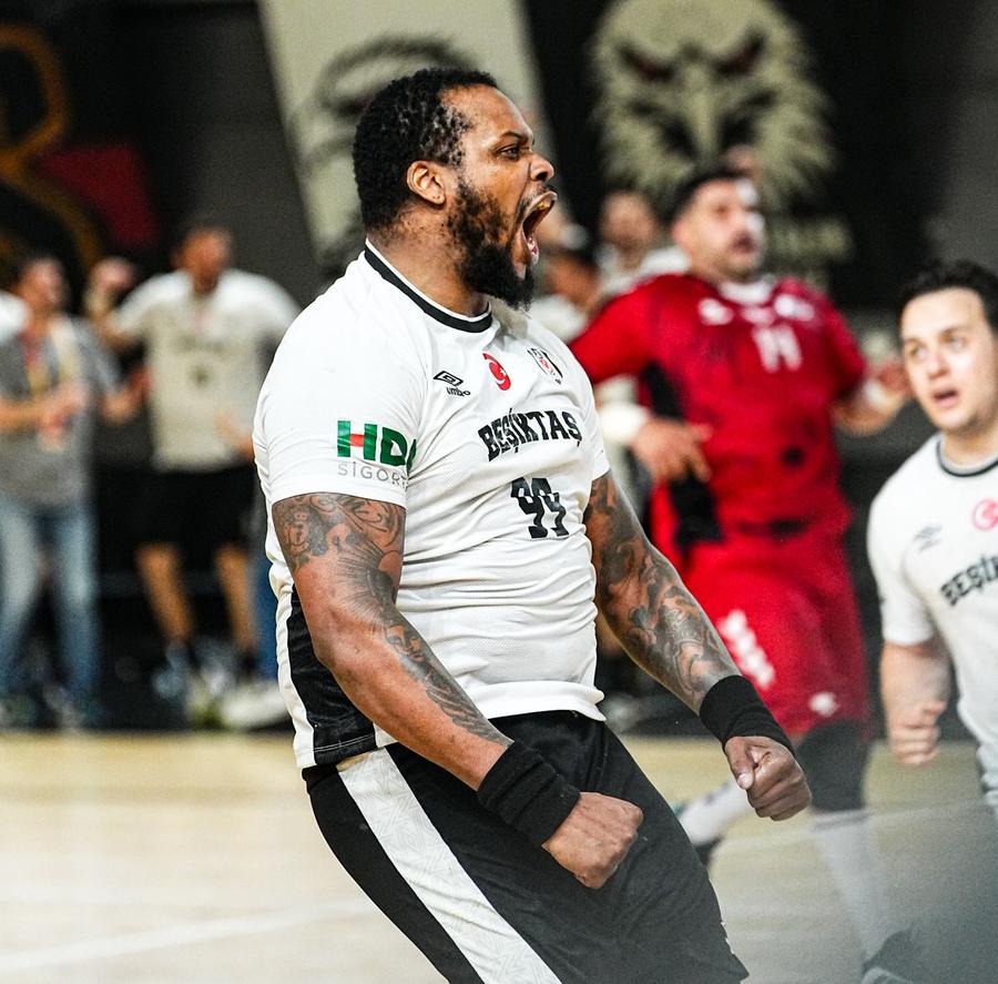 Cedric Sorhaindo, în tricoul lui Besiktas/Foto: X (Besiktas Hentbol) Legenda Franței și a Barcelonei se întoarce la Dinamo București și va ocupa o funcție la echipa de handbal