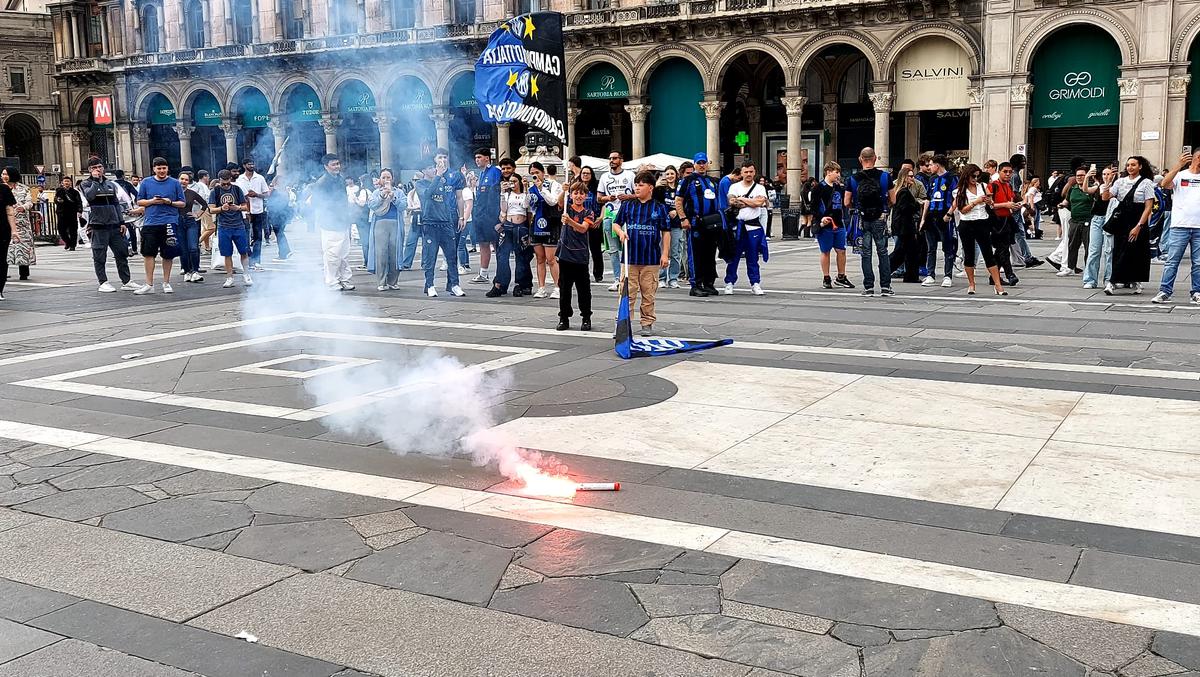 Fanii lui Inter au ieșit în Piața Domului să sărbătorească titlul