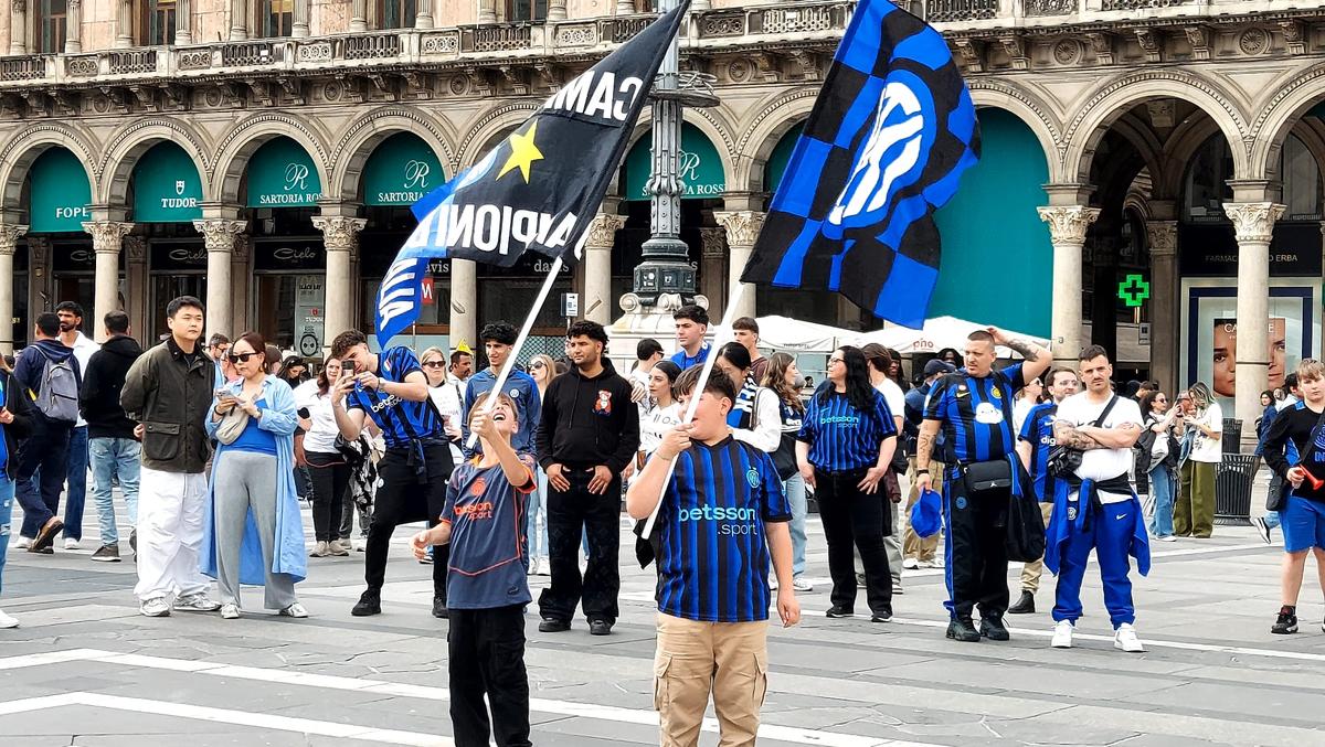 Fanii lui Inter au ieșit în Piața Domului să sărbătorească titlul