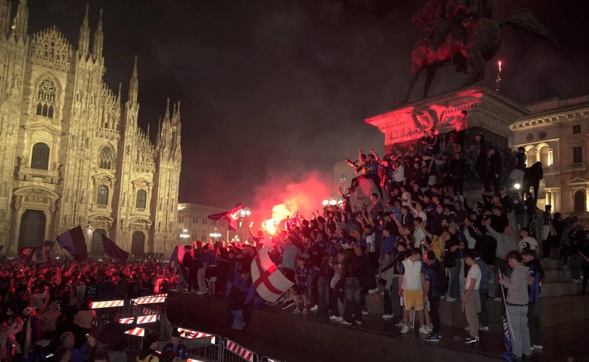 Pizza cu de toate » Lacrimi de bucurie, artificii și „Made in Romania”, la sărbătoarea de titlu a lui Inter