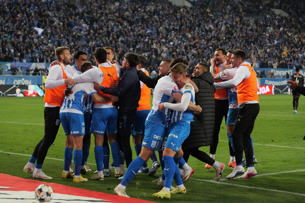 Scandal uriaș de arbitraj! Marius Avram a dat verdictul: viciere de rezultat la Craiova - Dinamo. Iată de ce Kopic și Florentin Petre protestau vehement!