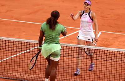 New York Times, laude pentru Mihaela Buzărnescu după meciul cu Serena Williams: „Asta nu reflectă în niciun caz talentul ei”