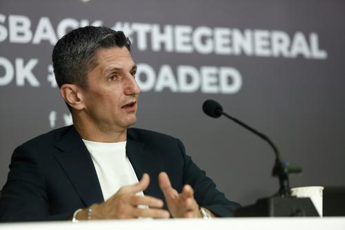 Răzvan Lucescu a fost prezentat oficial la PAOK, foto: twitter