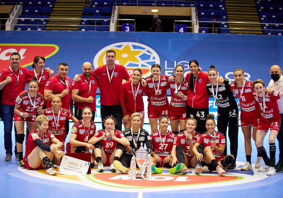 Poză de grup cu vâlcencele după ultima etapă FOTO Sabin Malișevschi S-a tras cortina peste Liga Florilor » Ce echipe merg în cupele europene, egalitate la golgeteri, cine a retrogradat