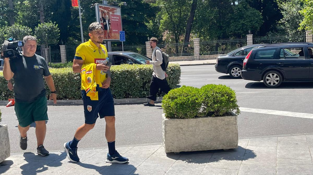 Jucătorii naționalei României s-au relaxat înainte de meciul cu Muntenegru » Moment amuzant în parc
