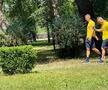 Jucătorii naționalei României s-au relaxat înainte de meciul cu Muntenegru » Moment amuzant în parc