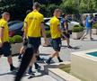 Jucătorii naționalei României s-au relaxat înainte de meciul cu Muntenegru » Moment amuzant în parc