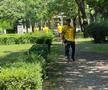 Jucătorii naționalei României s-au relaxat înainte de meciul cu Muntenegru » Moment amuzant în parc