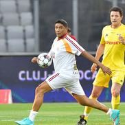 Gică Mihaili și Gică Popescu, în duel cu Mario Jardel