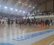 Peste 300 de suporteri s-au strâns în sala Dinamo pentru a urmări returul barajului cu FC Argeș.