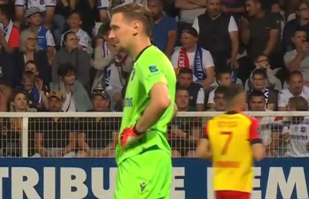 Ionuț Radu i-a îngropat » Auxerre retrogradează după două gafe uriașe ale portarului român