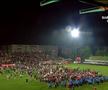 Anul de suferință s-a încheiat! Fanii lui Dinamo au invadat terenul după promovare » Au mers direct la Burcă + adversarul pe care l-au consolat