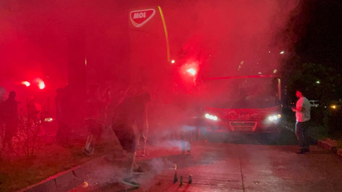 Dinamo petrece ca-n povești: imagini spectaculoase din noaptea promovării