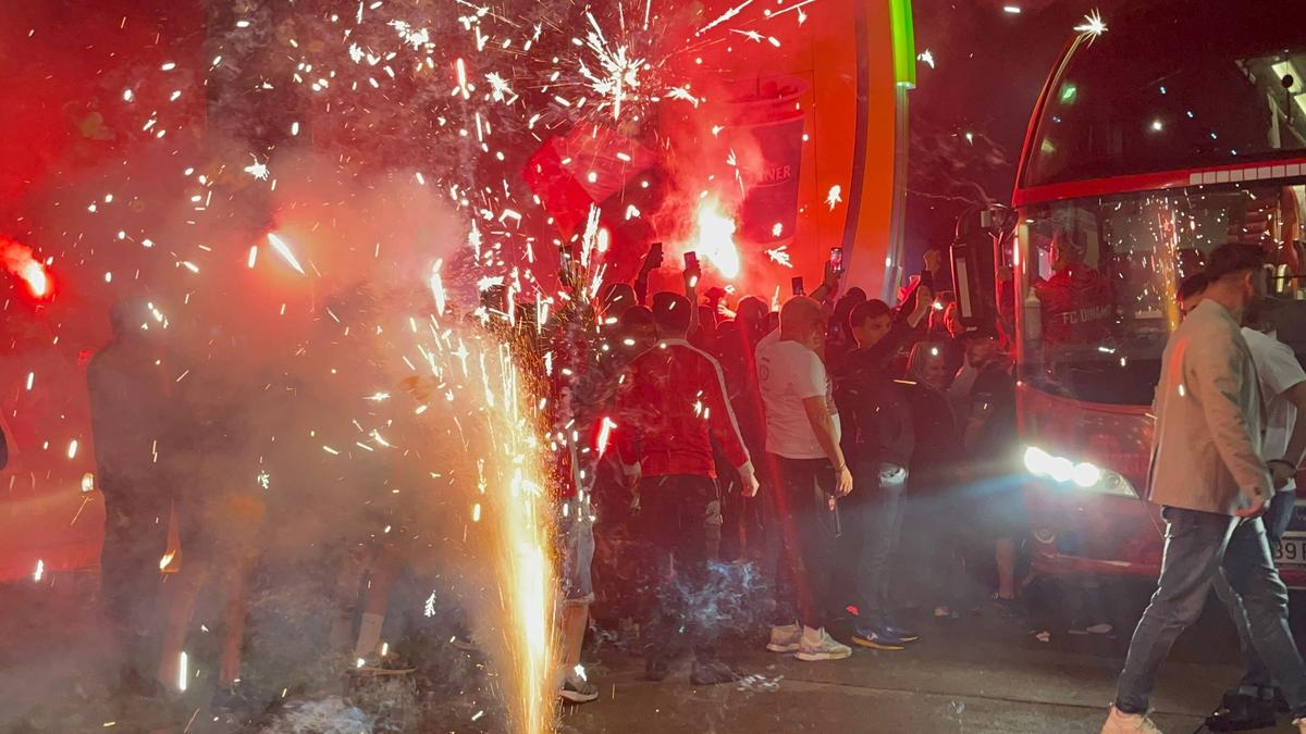 Dinamo petrece ca-n povești: imagini spectaculoase din noaptea promovării