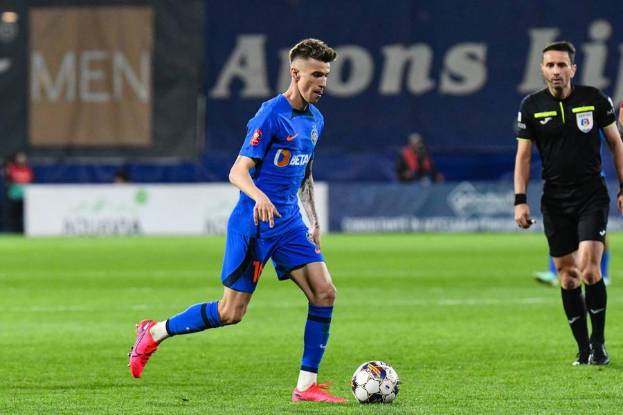 Tavi Popescu, în tricoul celor de la FCSB/ FOTO: Imago Images Tavi Popescu, mesaj de pe patul de spital » Ce a pățit jucătorul de la FCSB: „E prima oară în viață”