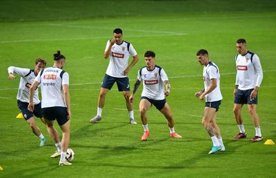 Doi „tricolori” au absentat de la antrenamentul României » Ce se întâmplă cu fotbaliștii care au fost decisivi în preliminarii