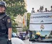 Tatăl lui Dani Carvajal, escortând autocarul Realului / Captură TNT Sports