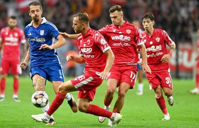 A făcut valuri » Un titular al lui Dinamo, fotografiat pe străzile din București în tricoul altei echipe din Superligă