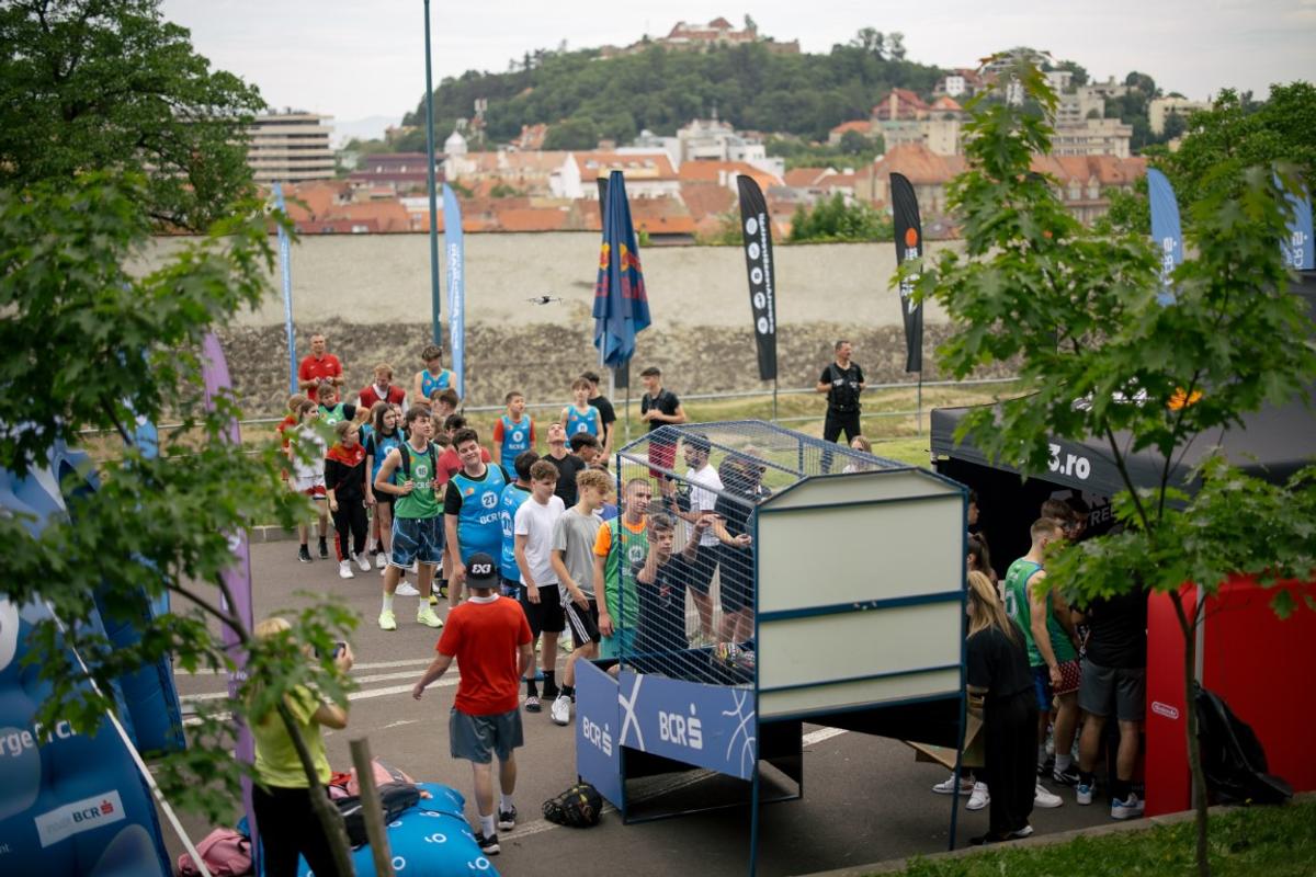 Au „invadat” Tâmpa! A fost spectacol sub panou la Sport Arena Streetball Brașov