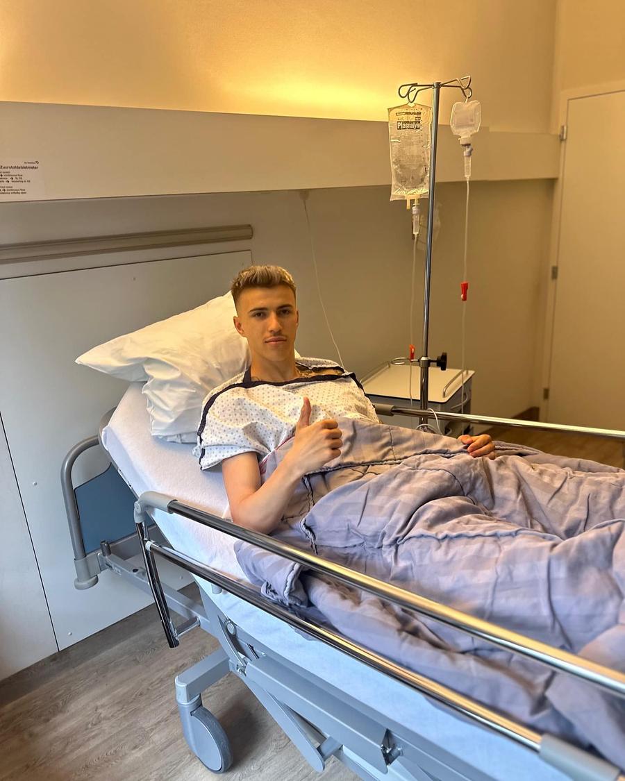 Octavian Popescu, imagine de pe patul de spital după operația la gleznă/ foto: Facebook @Octavian Popescu Tavi Popescu, mesaj de pe patul de spital » Ce a pățit jucătorul de la FCSB: „E prima oară în viață”